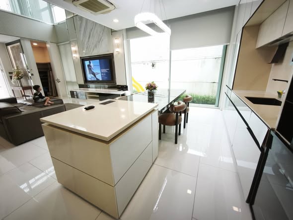 6906-144 ขาย/เช่า 4 ห้องนอน บ้าน วีเว่ เอกมัย - รามอินทรา รามอินทรา