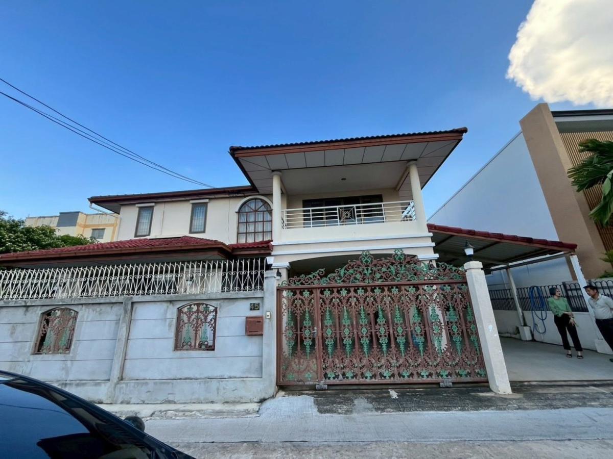 6907-013 บ้านเดี่ยว 2 ชั้น นอกโครงการ ลาดพร้าว นาคนิวาส ทำเลดี หาของกินสะดวก 