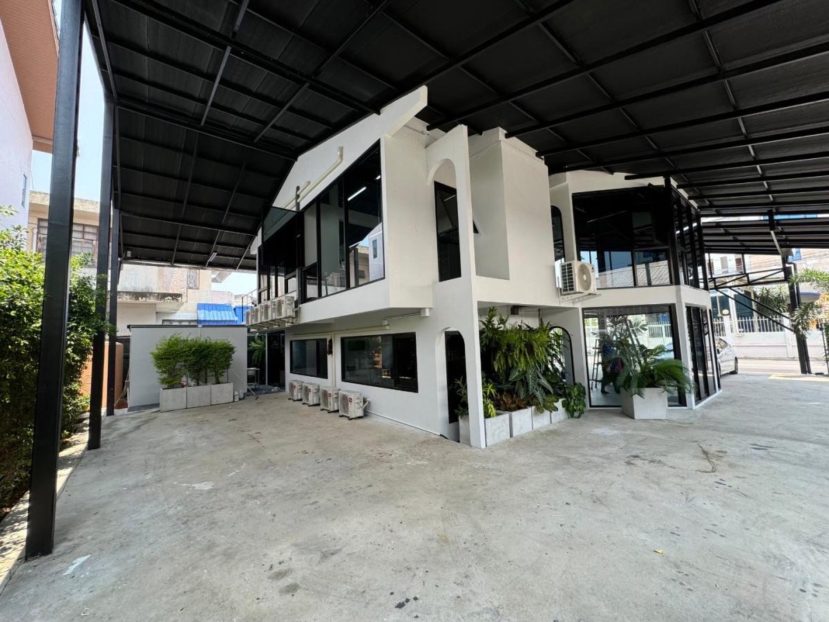 6908-012 ให้เช่า โฮมออฟฟิศ 2 ชั้น ลาดพร้าว สุทธิสาร ที่จอดรถ 12 คัน