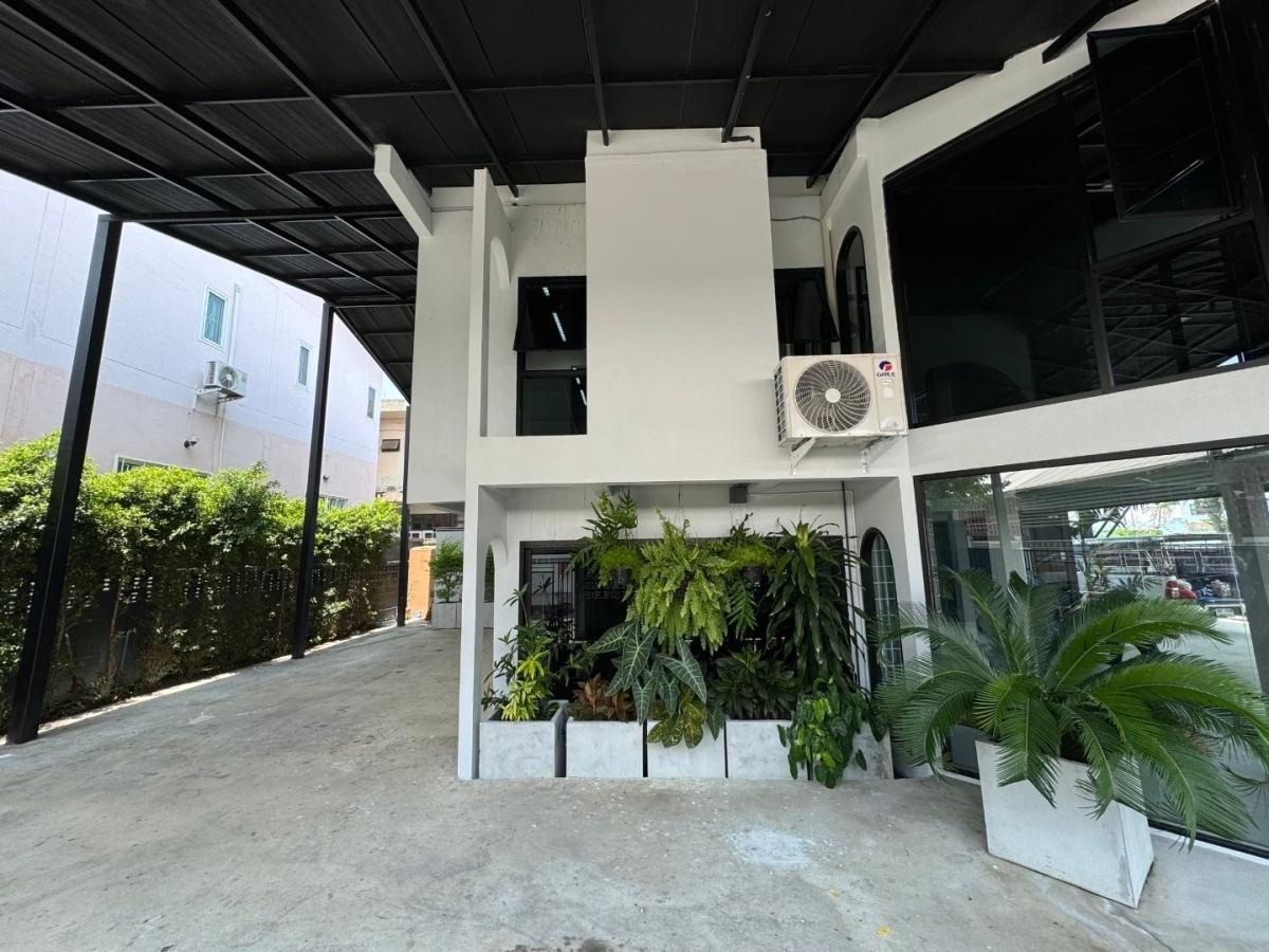 6908-012 ให้เช่า โฮมออฟฟิศ 2 ชั้น ลาดพร้าว สุทธิสาร ที่จอดรถ 12 คัน