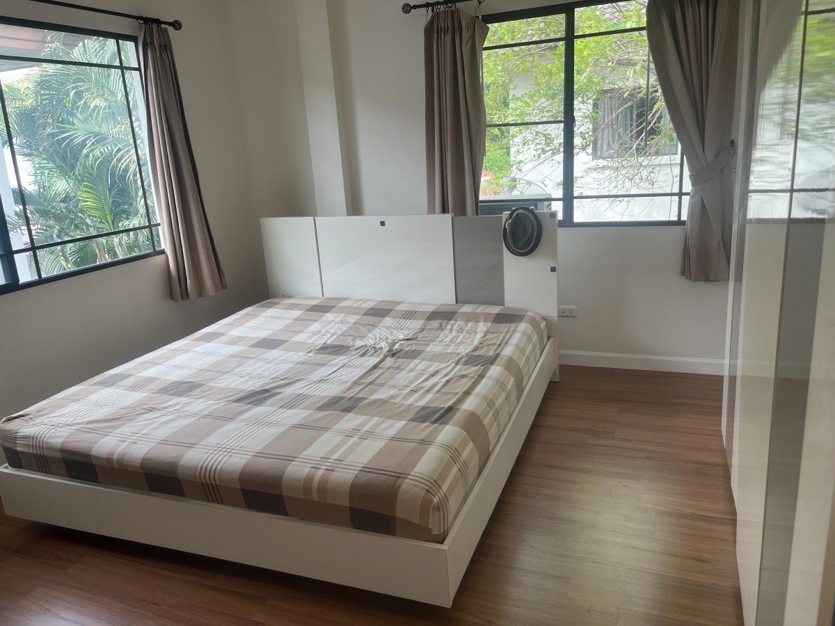 6908-026 บ้านเดี่ยวพร้อมขายหรือเช่า โครงการมัณฑนา เลค วัชรพล เหมาะสำหรับครอบครัว ใกล้ทางด่วน