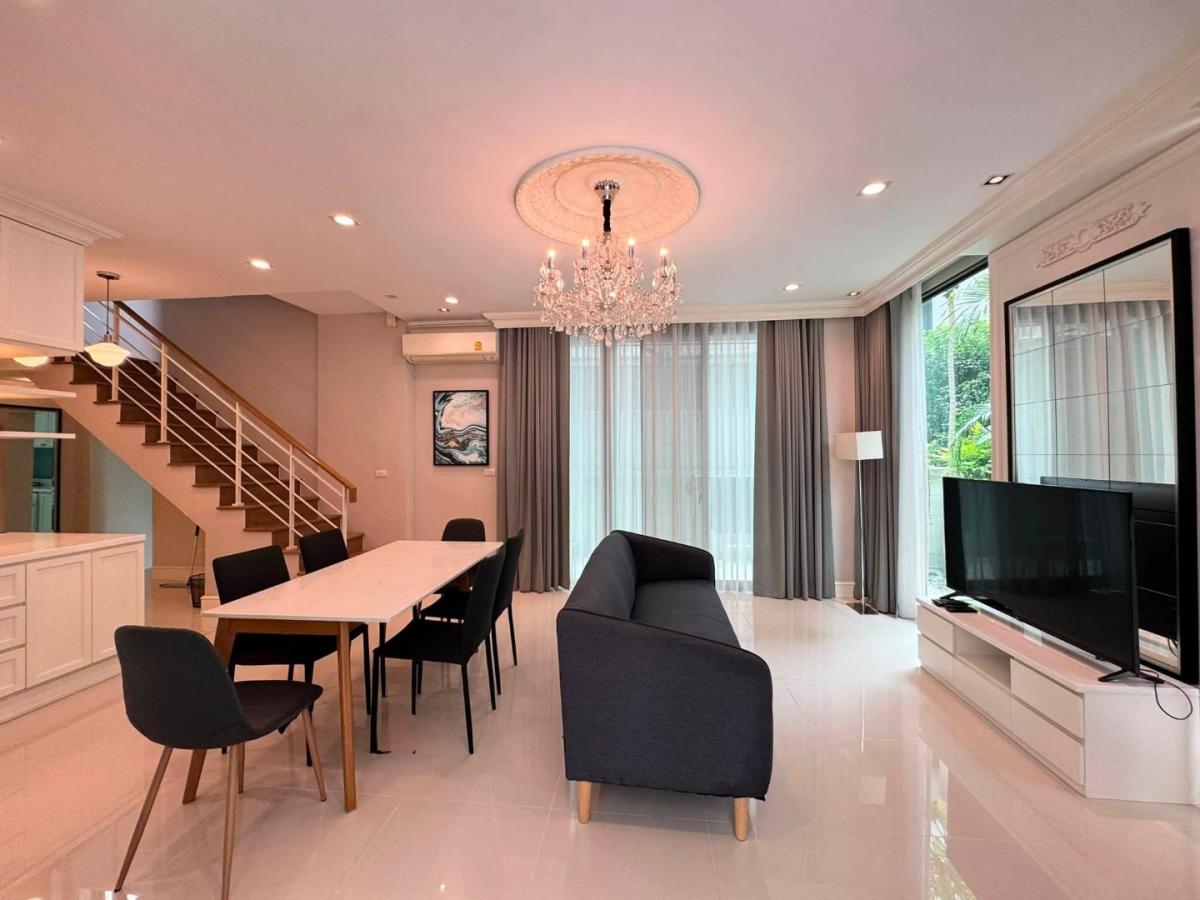 6908-044 ให้เช่า บ้านแฝด 3 ชั้น เลียบด่วน โครงการบ้านกลางเมือง Classe เอกมัย-รามอินทรา