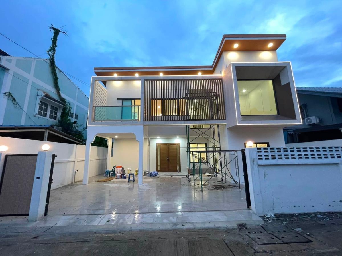 6908-114 บ้านเดี่ยว 2 ชั้น รีโนเวทใหม่ นอกโครงการ ลาดพร้าว ลาดพร้าว87 ทะลุเลียบด่วน ติด MRT