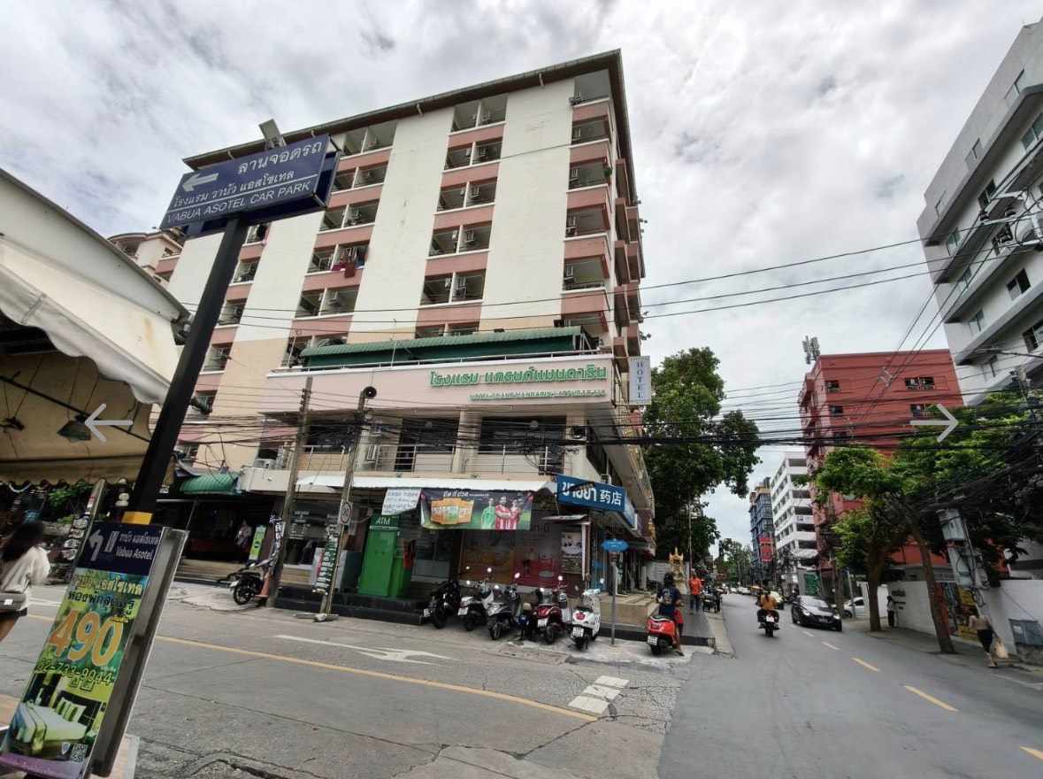 ขายด่วน! 2 อาคารติดกัน โรงแรม-อพาร์ทเม้นท์ ที่ดินพร้อมสิ่งปลูกสร้าง ราคาถูกต่อรองได้ ลาดพร้าว 130 ซอยเดียวกับ รามคำแหง 81 ใกล้ MRT สายสีเหลือง สามารถดำเนินกิจการต่อได้เลยครับ