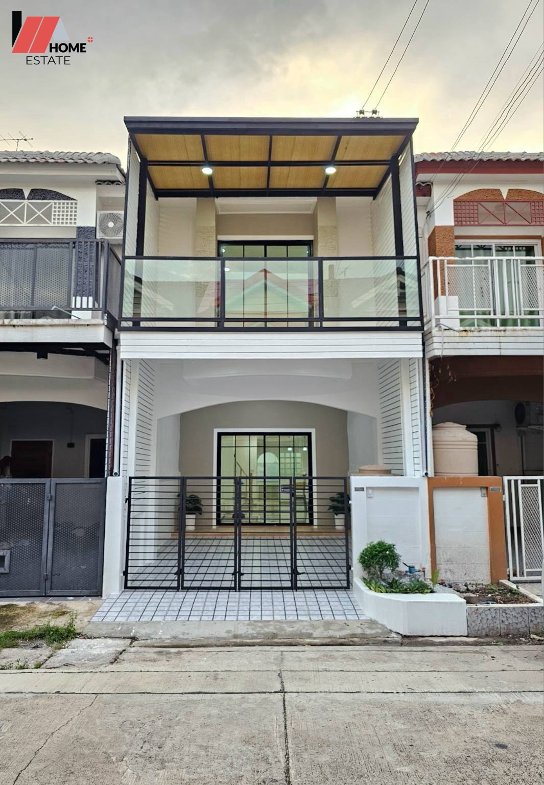 หมู่บ้านปิยวรารมย์ เฟส 1 (ซอย 1/14)ทาวน์เฮ้าส์รีโนเวทใหม่ พร้อมอยู่ ทำเลดีใกล้ตลาดอิคิว บางบัวทอง