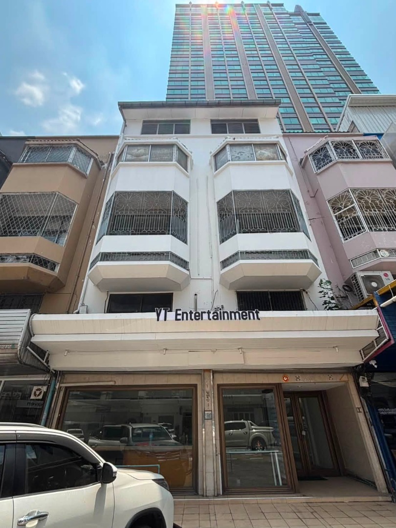 6909-020 ให้เช่า อาคารพาณิชย์/สำนักงาน 4+1 ชั้น 2 คูหา จตุจักร  ติดถนนใหญ่พหลโยธิน ทำเลดี เหมาะสำหรับ Office