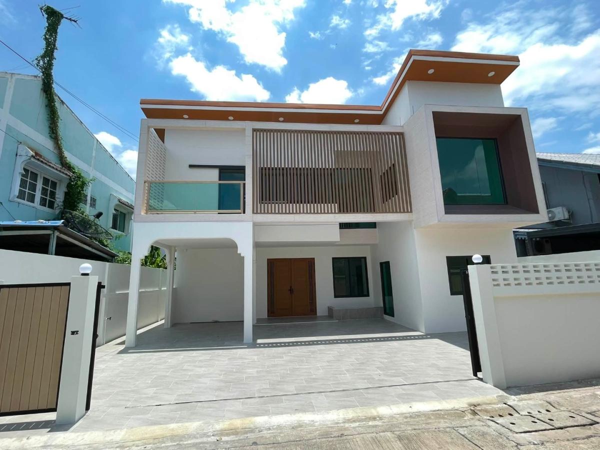 6908-114 บ้านเดี่ยว 2 ชั้น รีโนเวทใหม่ นอกโครงการ ลาดพร้าว ลาดพร้าว87 ทะลุเลียบด่วน ติด MRT