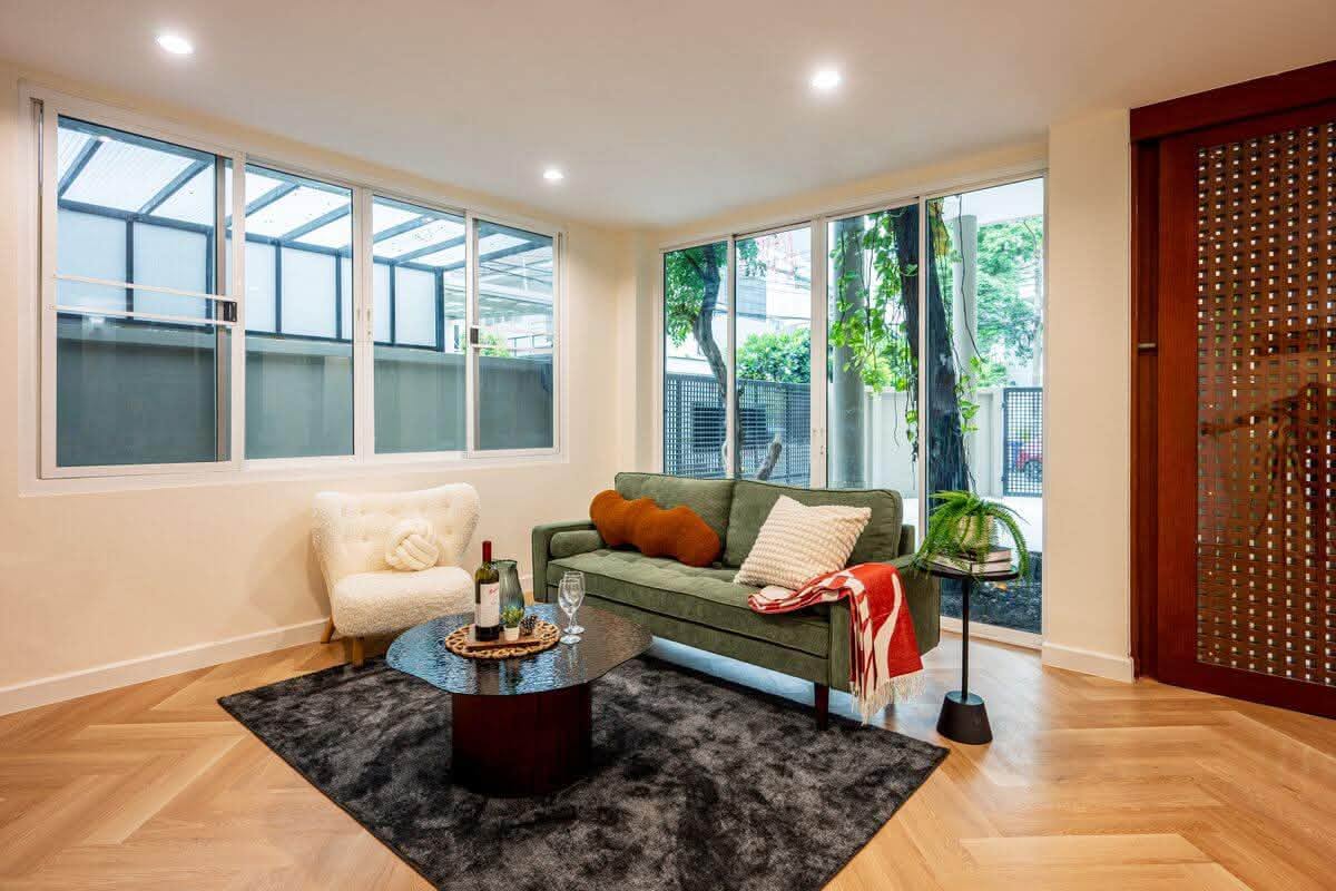 6909-063 For Sale / Rent Home Office in Vibhavadi, Near BTS Mo Chit, 5 Bedrooms 4 Bathrooms