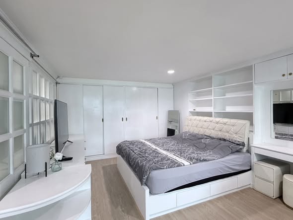 6909-083 ให้เช่าคอนโด Diamond Tower 2 ห้องนอน 2 ห้องน้ำ BTS ช่องนนทรี สีลม ซอย 7