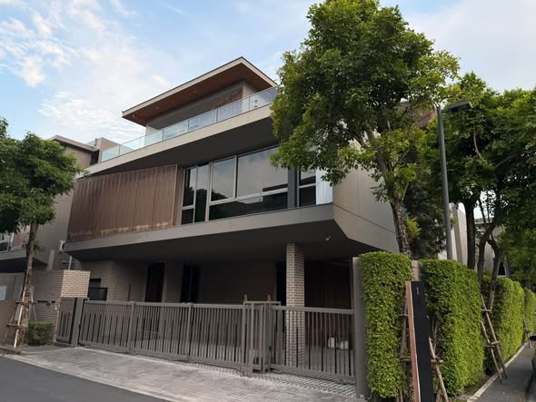 6909-076 ให้เช่าบ้าน Artale Pattanakan-Thonglor 5 ห้องนอน 6 ห้องน้ำ พัฒนาการ / สวนหลวง