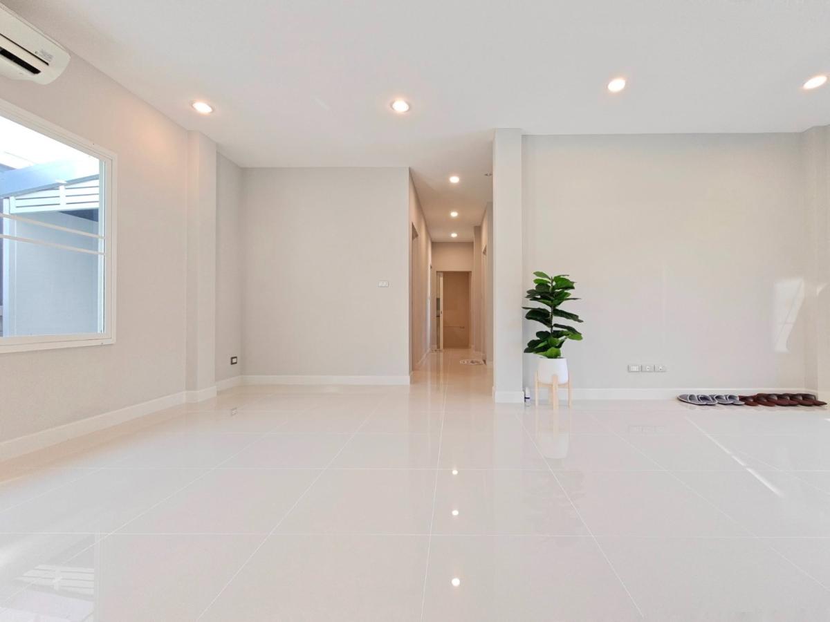 6909-102 ขาย บ้านเดี่ยว 2 ชั้น เฉลิมพระเกียรติ บางนา บางพลี Centro ศรีนครินทร์–บางนา