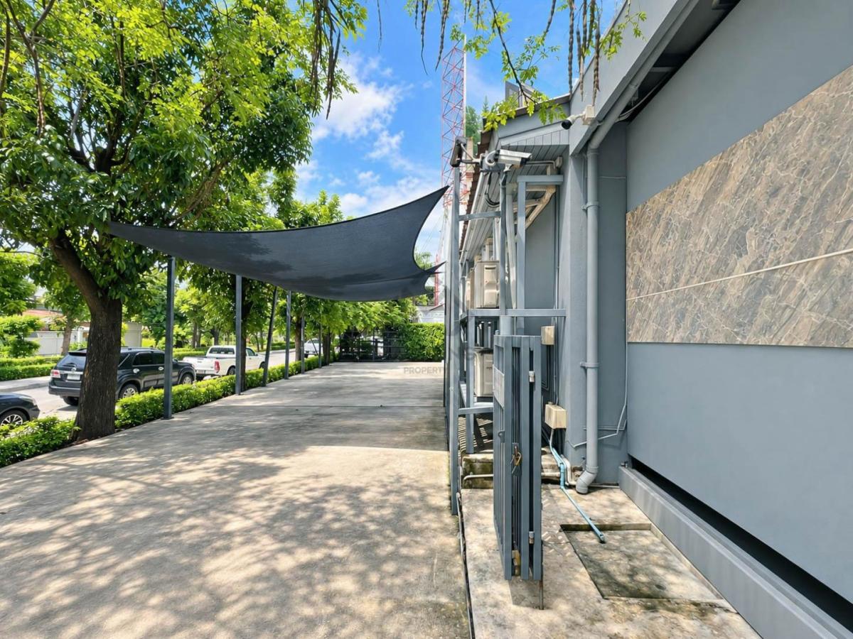 6909-113 ขาย ที่ดินพร้อมสิ่งปลูกสร้าง (คลินิก) เลียบด่วนรามอินทรา ประดิษฐ์มนูธรรม **Off market**