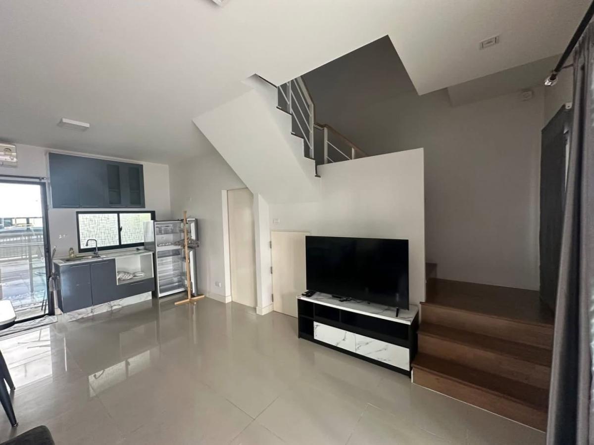 6909-116 ขาย/ให้เช่า ทาวน์โฮม 3 ชั้น ศรีนครินทร์ อ่อนนุช Baan Klang Muang Srinakarin-Onnut หลังมุม มีพื้นที่สวน