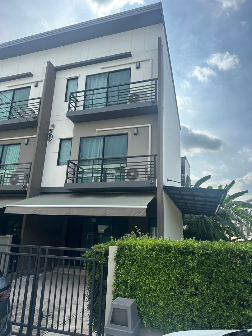 6909-116 ขาย/ให้เช่า ทาวน์โฮม 3 ชั้น ศรีนครินทร์ อ่อนนุช Baan Klang Muang Srinakarin-Onnut หลังมุม มีพื้นที่สวน
