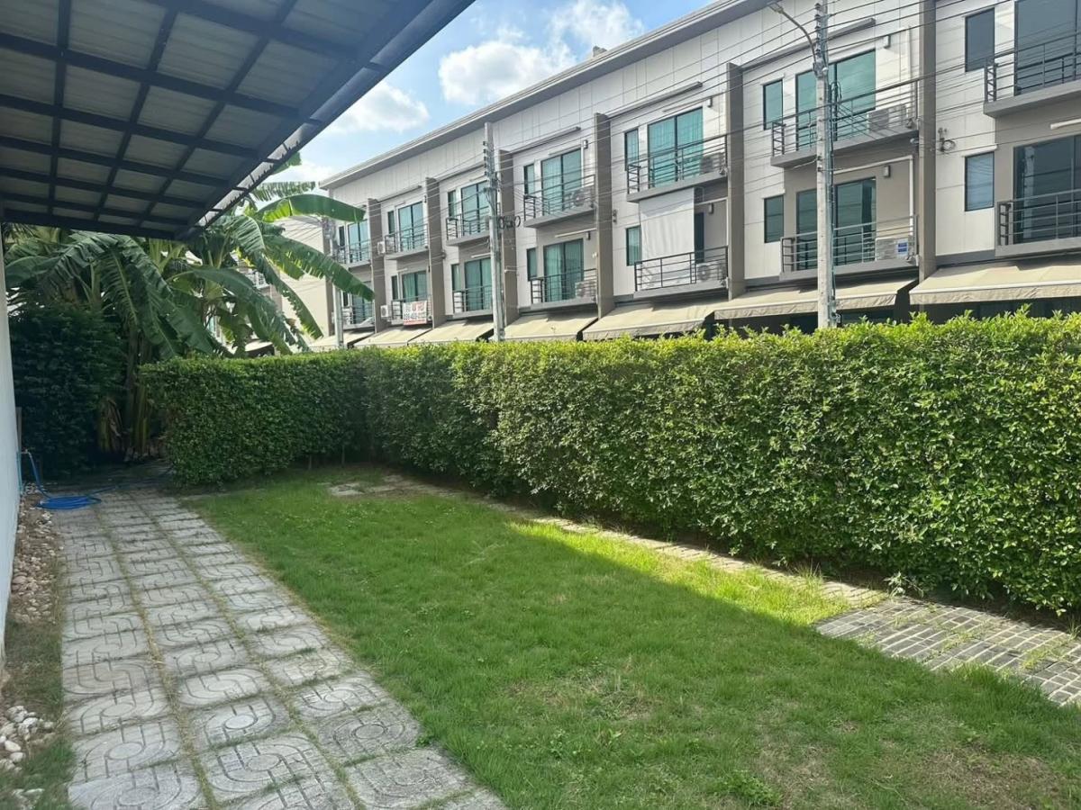 6909-116 ขาย/ให้เช่า ทาวน์โฮม 3 ชั้น ศรีนครินทร์ อ่อนนุช Baan Klang Muang Srinakarin-Onnut หลังมุม มีพื้นที่สวน