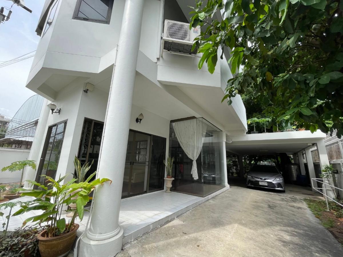 6910-012 ให้เช่า บ้านเดี่ยว 3 ชั้น บางจาก-อ่อนนุช มีพื้นที่สวน ใกล้ BTS อ่อนนุช - บางจาก เลี้ยงสัตว์ได้