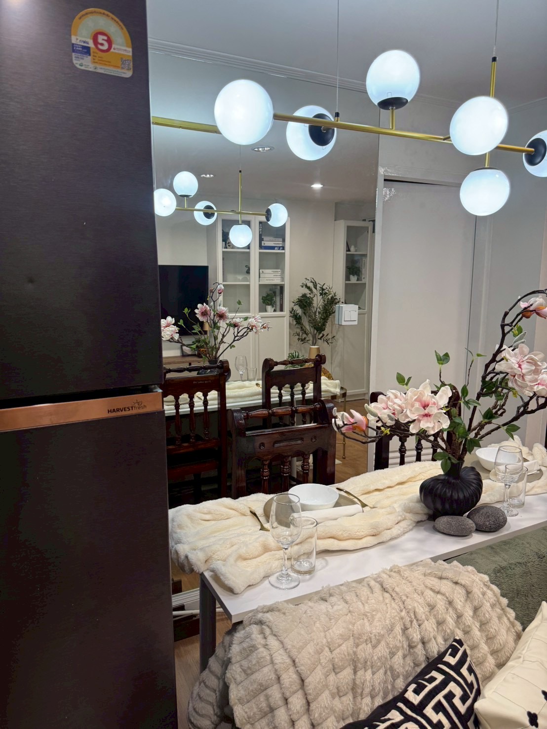 BTS(Prakanong) 10mins walk Just renovated 2 b/r pet friendly(cat)