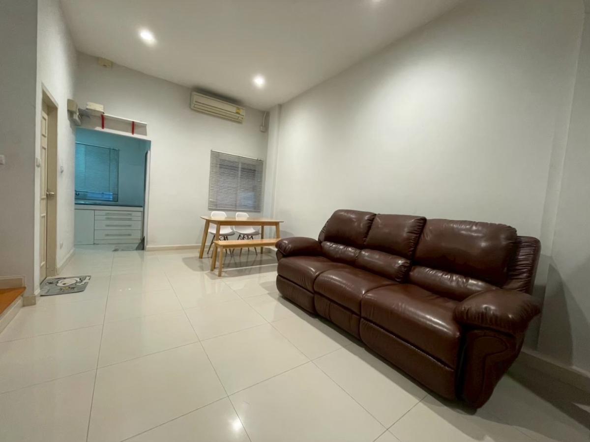 6910-112 ขาย/ให้เช่า ทาวน์โฮม 3 ชั้น The Metro Rama9 หลังบ้านติดสวน ไม่ชนเพื่อนบ้าน