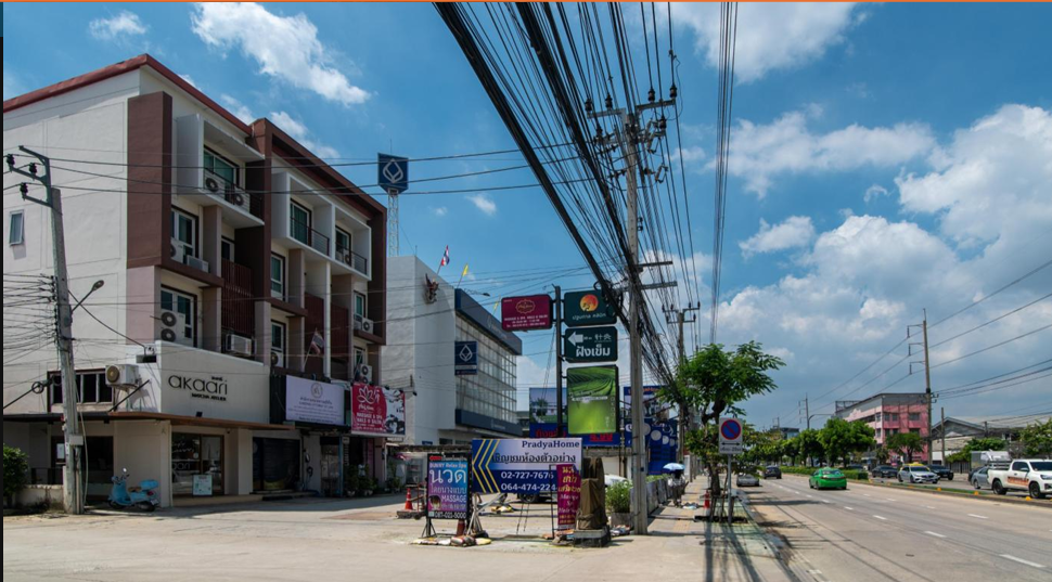6910-114 ขาย อาคารพาณิชย์ 4.5 ชั้น 3 คูหา พร้อมลิฟท์ ลาดกระบัง สุวรรณภูมิ พื้นที่เขตเศรษฐกิจ ริมถนนใหญ่ลาดกระบัง